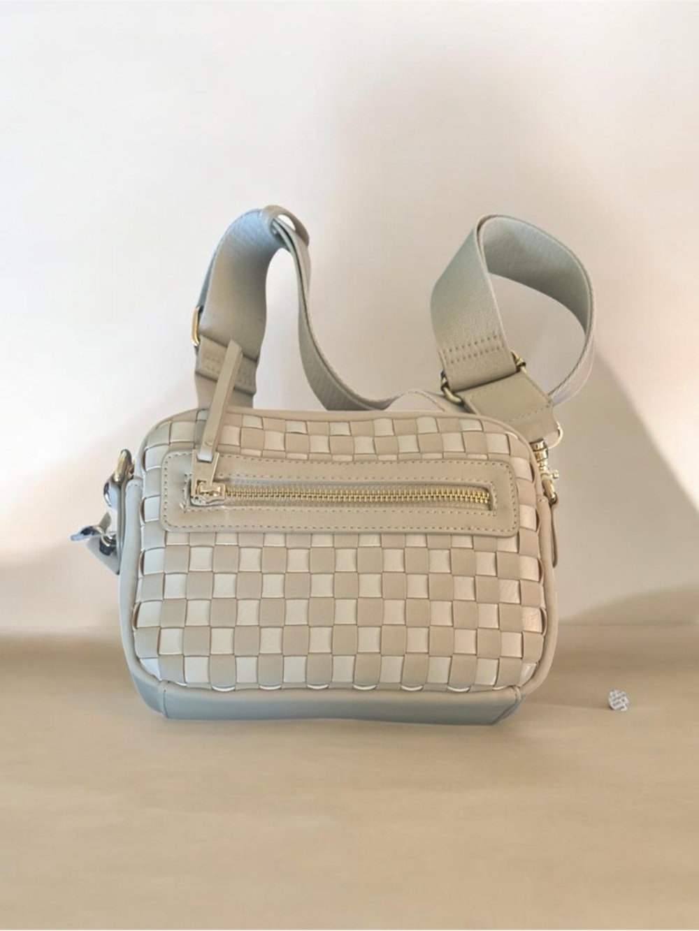 Universal Thread Woven Crossbody Bag in Light Taupe